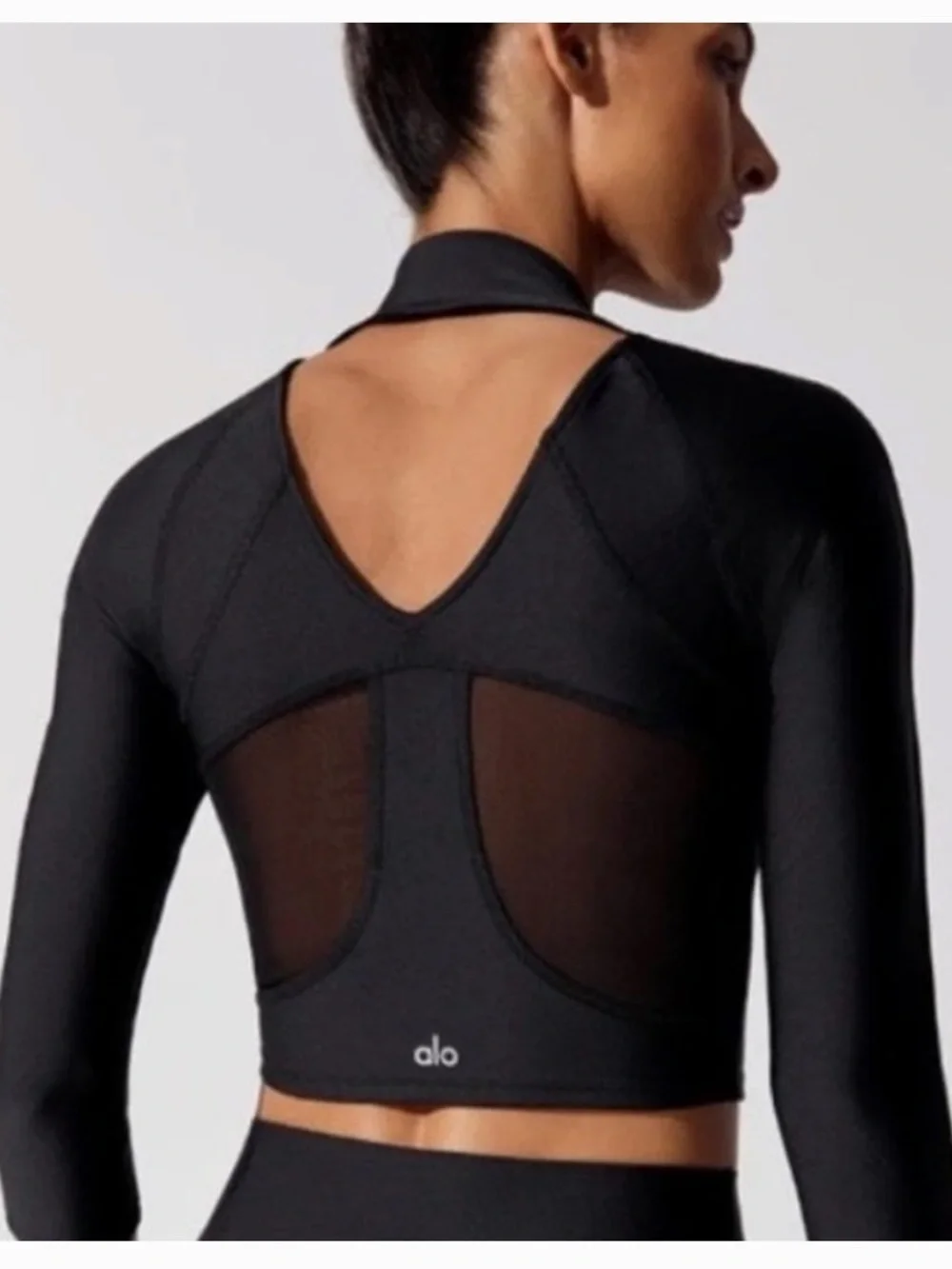 Alo yoga archer top cropped black yoga workout w/riptag   Size med